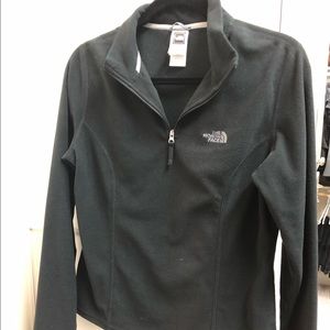 THe North Face fleece pullover